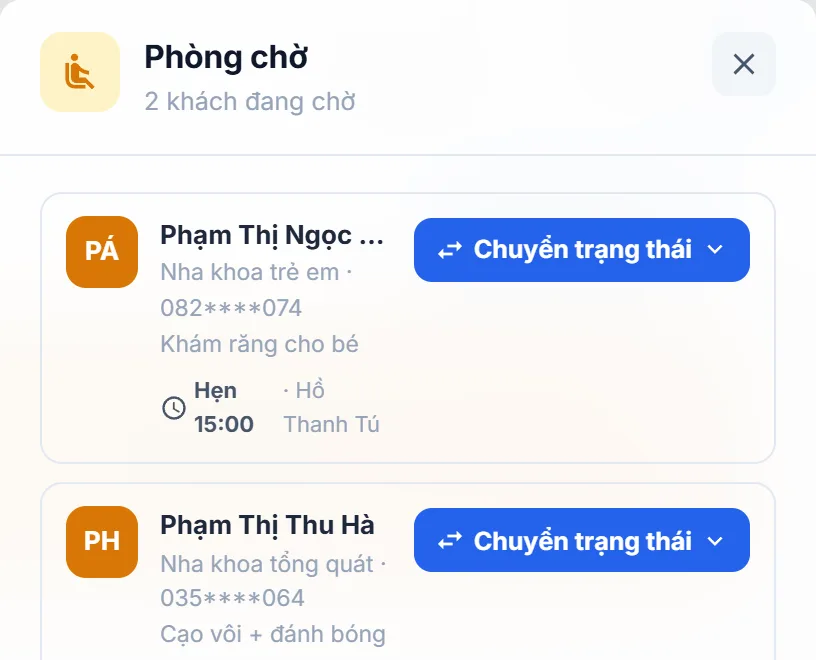 Phòng chờ: khách vừa check-in đang đợi vào ghế