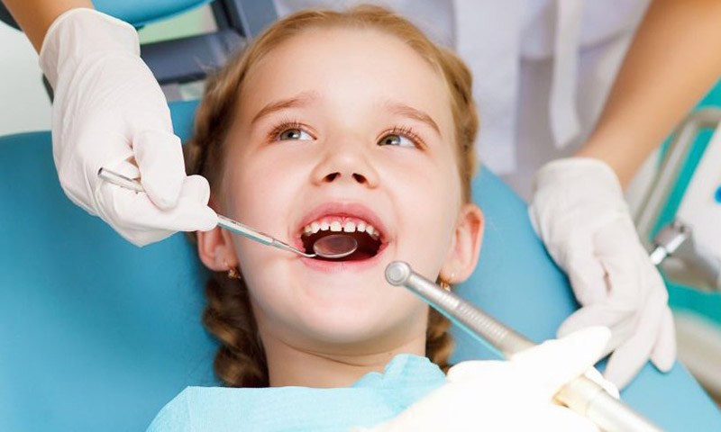 Tìm hiểu về việc nhổ răng sữa cho trẻ