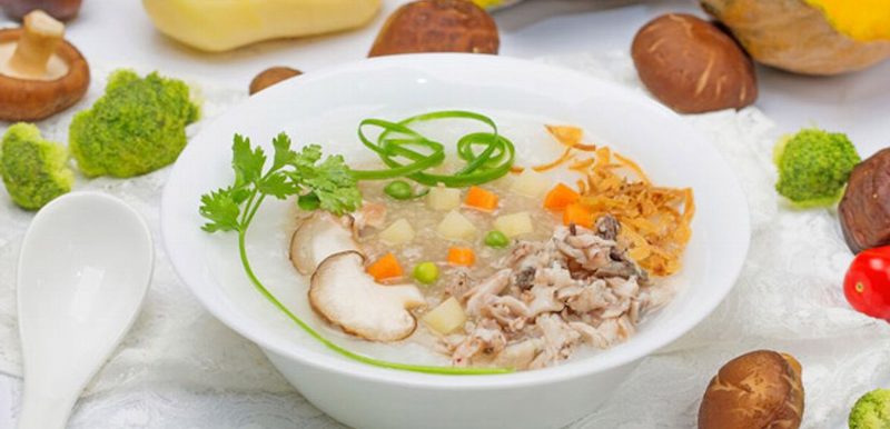 Thức ăn mềm như cháo, súp rất tốt cho người đang niềng răng