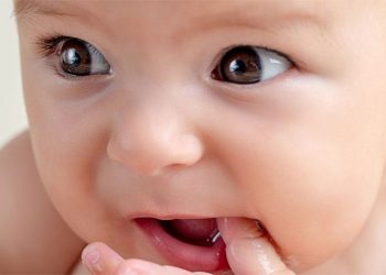 Trẻ chậm mọc răng có sao không? Nguyên nhân và cách khắc phục
