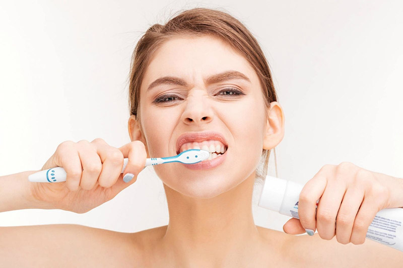 Vệ sinh răng miệng kém là nguyên nhân bệnh nha chu chủ yếu