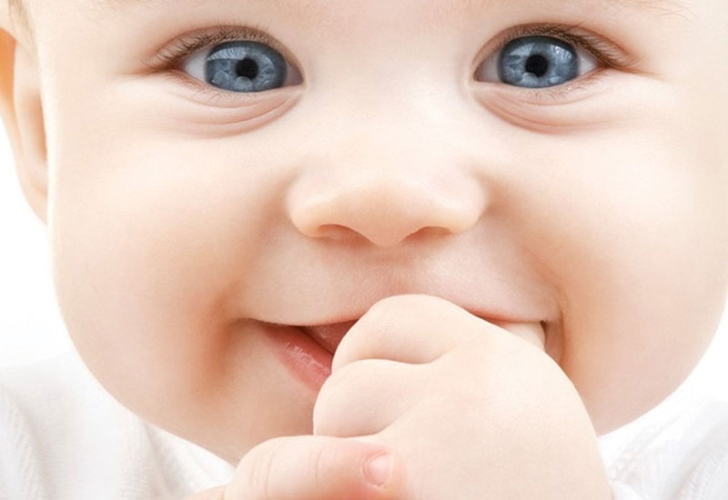 Nếu bé 10 tháng chưa mọc răng, khả năng rất cao nguyên nhân đến từ các vấn đề sinh lý