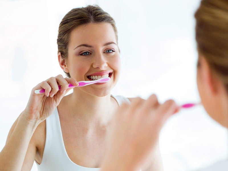 Người bệnh cần vệ sinh răng miệng thường xuyên để hạn chế và phòng ngừa hôi miệng