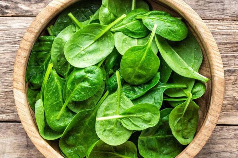 Để có thể điều trị hôi miệng vì dạ dày hiệu quả, bạn cần bổ sung thêm rau xanh vào thực đơn hàng ngày
