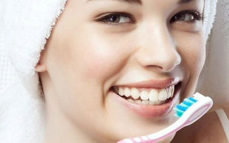 Vệ sinh răng miệng đúng cách, thường xuyên là phương pháp phòng tránh hiệu quả