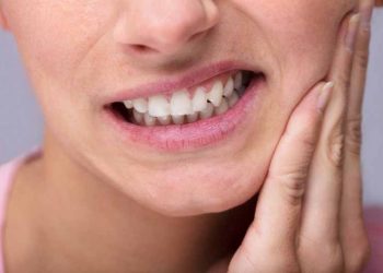 Đau răng là tình trạng răng bị sứt mẻ, tổn thương
