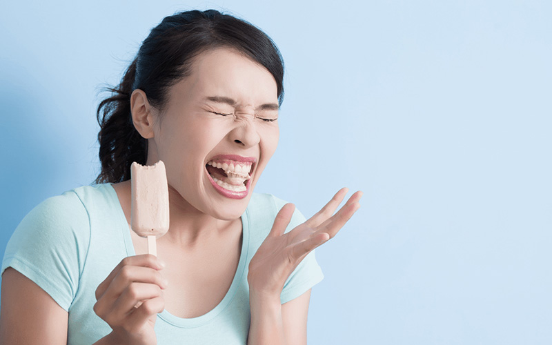 Ê buốt răng hàm là tình trạng xảy ra ở một số người khi sử dụng đồ ăn lạnh và cứng