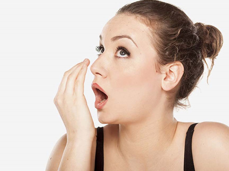 Hôi miệng chảy máu chân răng có thể là biểu hiện của các bệnh lý nguy hiểm