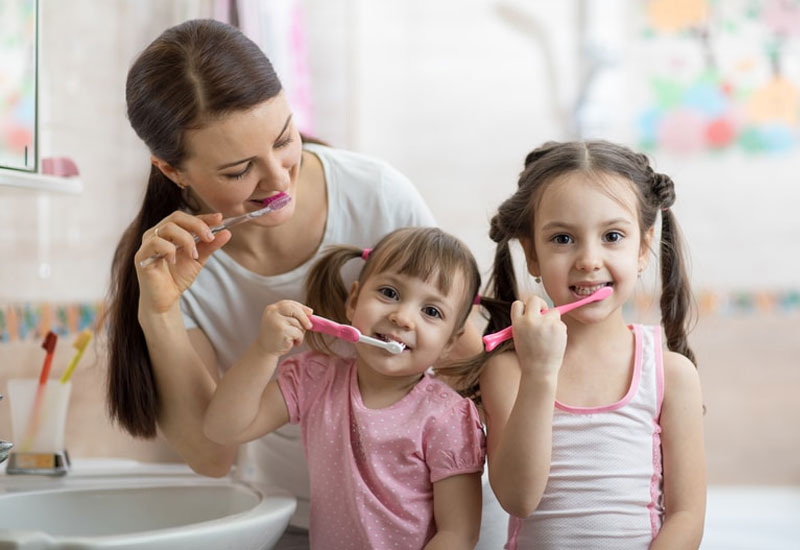 Tập cho bé thói quen đánh răng từ nhỏ là rất quan trọng