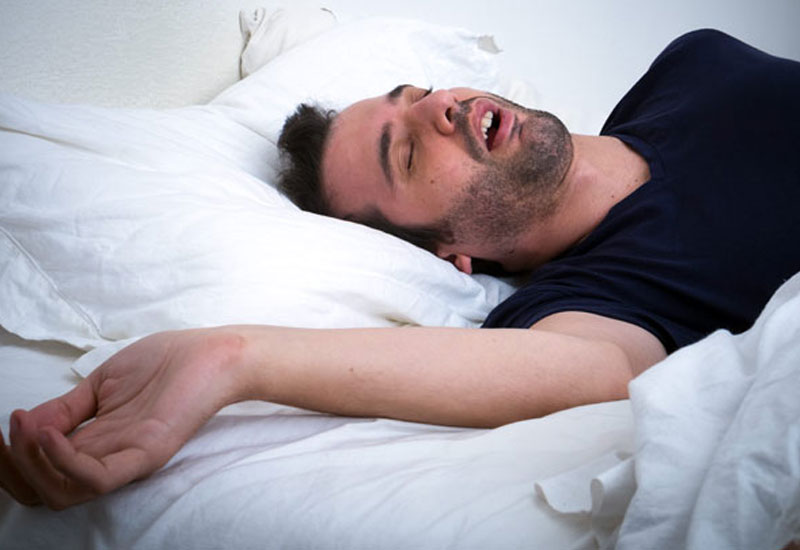 Thói quen mở miệng khi ngủ cũng khiến cho tình trạng hôi miệng khi ngủ trầm trọng hơn