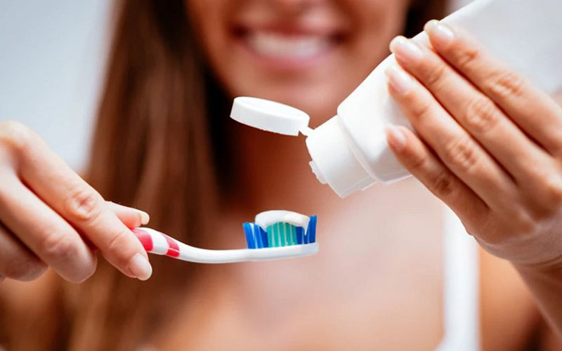 Chăm sóc răng miệng thường xuyên và đúng cách là phương pháp phòng ngừa hôi miệng hiệu quả