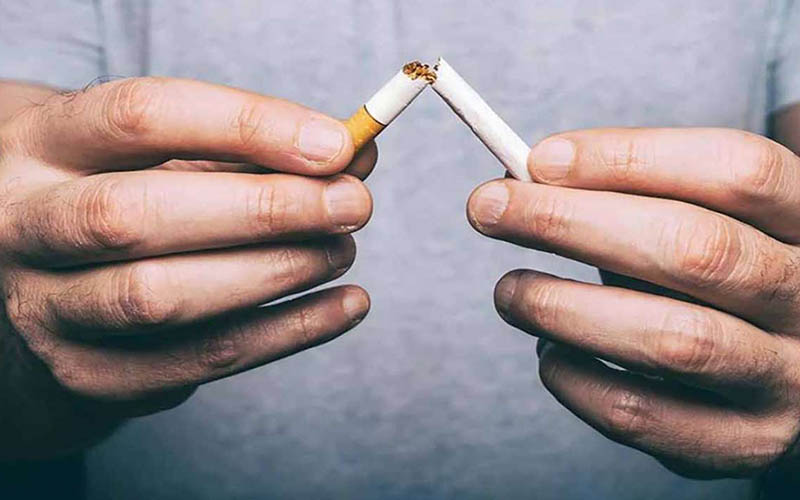 Những người thường xuyên hút thuốc lá có nguy cơ cao mắc bệnh nấm miệng