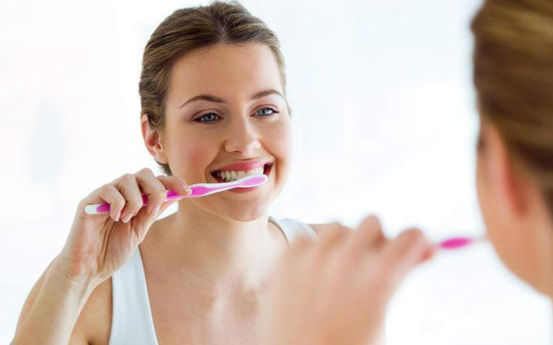 Vệ sinh răng miệng thường xuyên là phương pháp phòng ngừa sâu răng hiệu quả