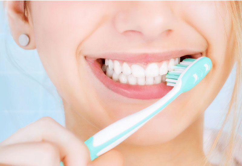 Cần lưu ý vệ sinh răng miệng để phòng ngừa tình trạng ê buốt răng