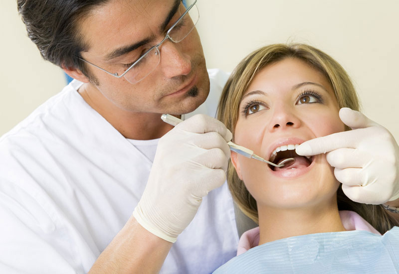 Trường hợp đau răng khôn kéo dài, kèm sưng tấy cần đến cơ sở để kiểm tra