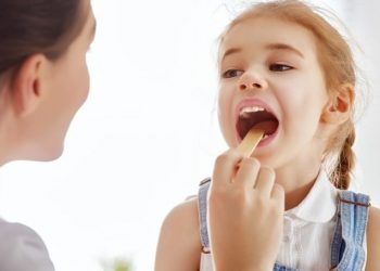 Lựa chọn địa chỉ khám chữa bệnh nấm miệng uy tí cho trẻ