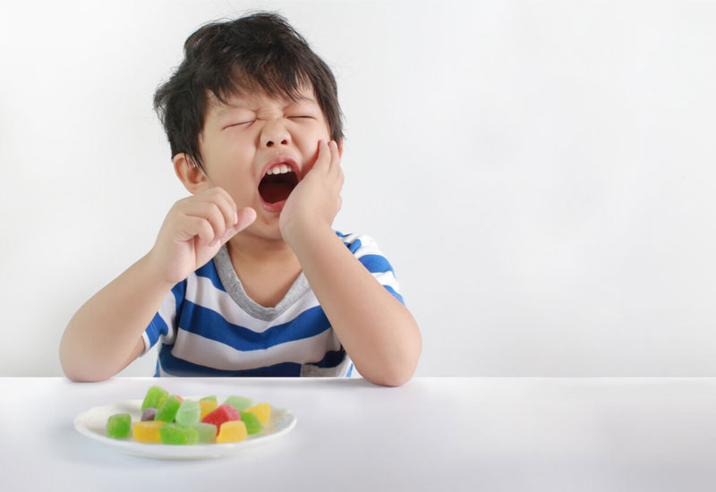 Trẻ bị đau răng có thể là do nhiều nguyên nhân khác nhau