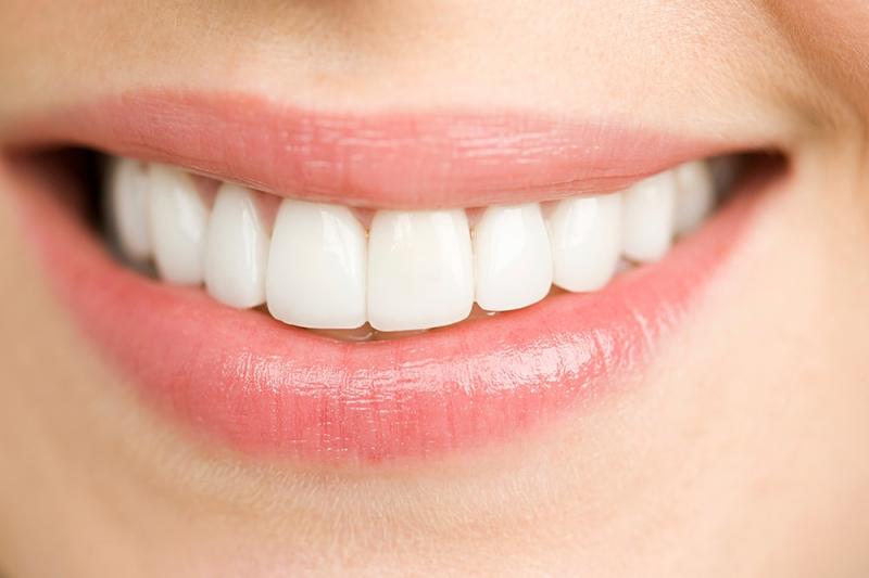 Trồng răng cửa có đau không phụ thuộc vào nhiều yếu tố khác nhau