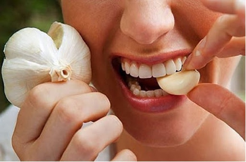 Hướng dẫn cách chữa đau răng bằng tỏi tại nhà đơn giản