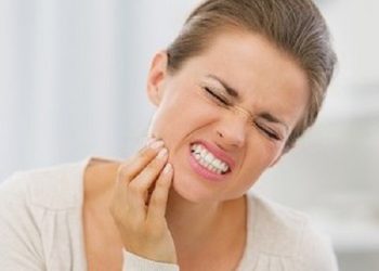 Truy tìm nguyên nhân đau răng khi nhai thức ăn