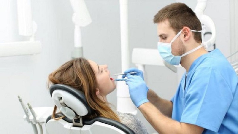 Mỗi năm cần tới nha sĩ khám răng ít nhất 2 lần