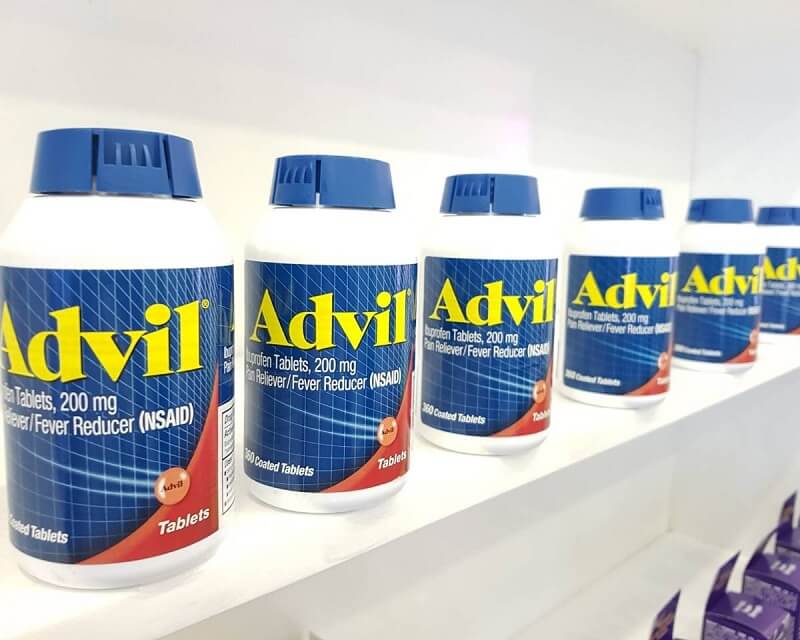 Khi dùng thuốc giảm đau răng Advil có thể gây ra một số triệu chứng như lú lẫn, hoa mắt