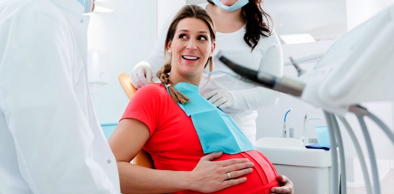 Phụ nữ mang thai tuyệt đối không nên trồng răng Implant