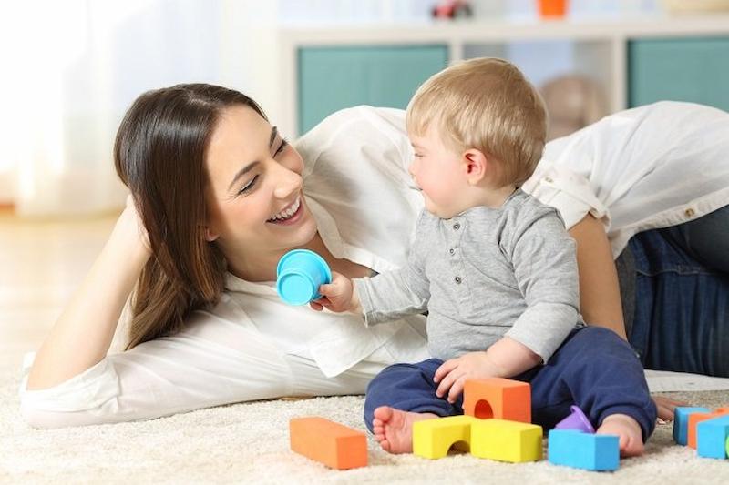 Khi trẻ mọc răng cha mẹ nên dành nhiều thời gian cho con hơn