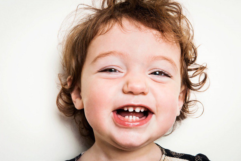 Thông thường trẻ sẽ bắt đầu mọc các răng cửa trước, cuối cùng mới mọc răng hàm