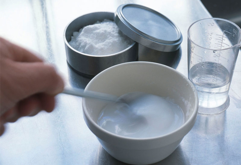Trộn nước và baking soda để đánh răng có thể làm trắng hiệu quả