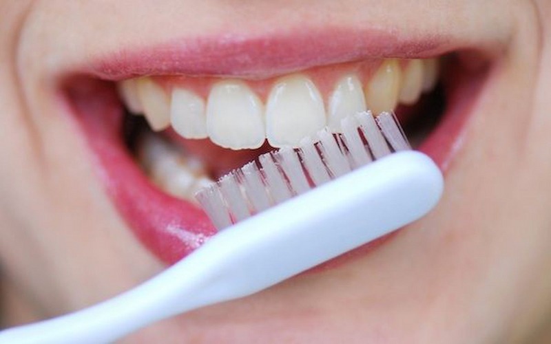 Đánh răng giúp ngăn chặn tình trạng răng ố vàng hiệu quả
