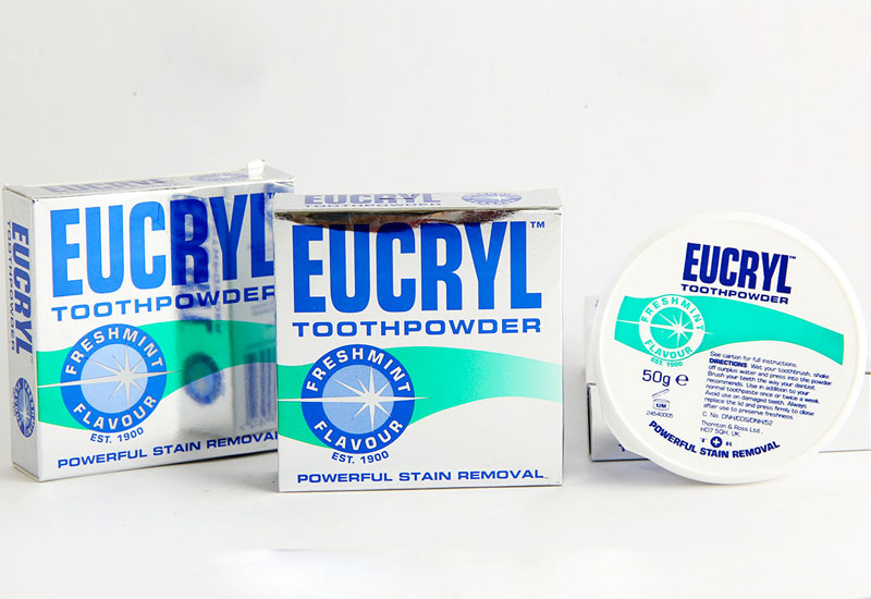 Bột trắng răng Eucryl có thành phần đơn giản, không gây hại