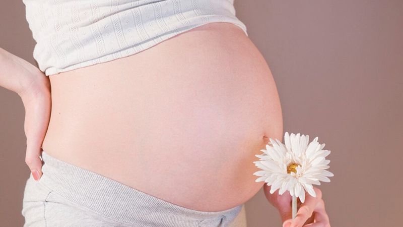 Đang mang thai có nên thực hiện dán sứ veneer là thắc mắc của rất nhiều mẹ bầu