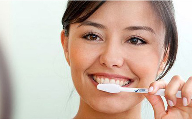 Đánh răng đều đặn 2 lần mỗi ngày