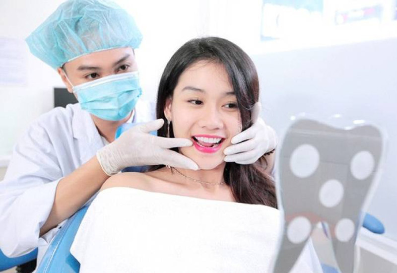 Giá dịch vụ bọc răng sứ Bệnh viện Răng Hàm Mặt sẽ phụ thuộc vào loại răng sứ